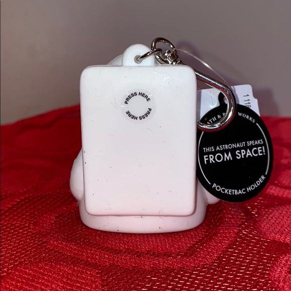 🔴RARE🔴 NOISE-MAKING ASTRONAUT
Sanitizer Holder - Picture 4 of 8